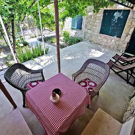 Garden Ξενοδοχείο με διαμερίσματα 3*