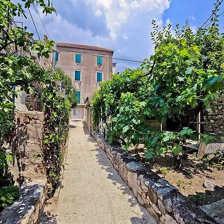 Ξενοδοχείο με διαμερίσματα Garden Σπλιτ