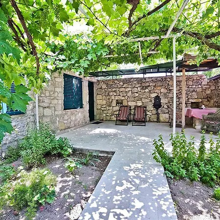 Garden Ξενοδοχείο με διαμερίσματα 3*