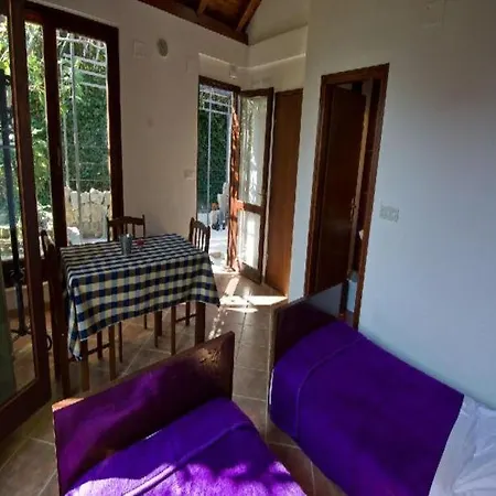 Ξενοδοχείο με διαμερίσματα Garden 3*