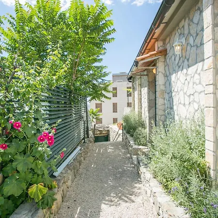 Garden 3* سبليت