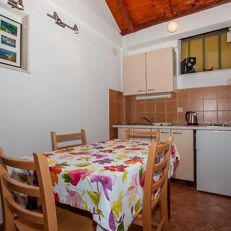 Garden Aparthotel 3*