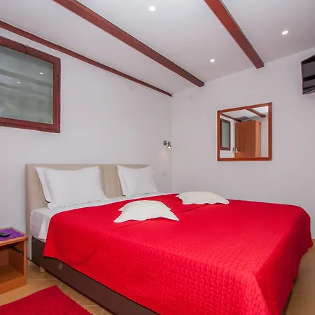 Garden Aparthotel 3*