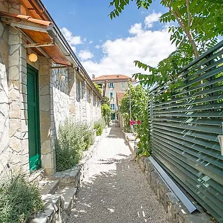 Garden Split